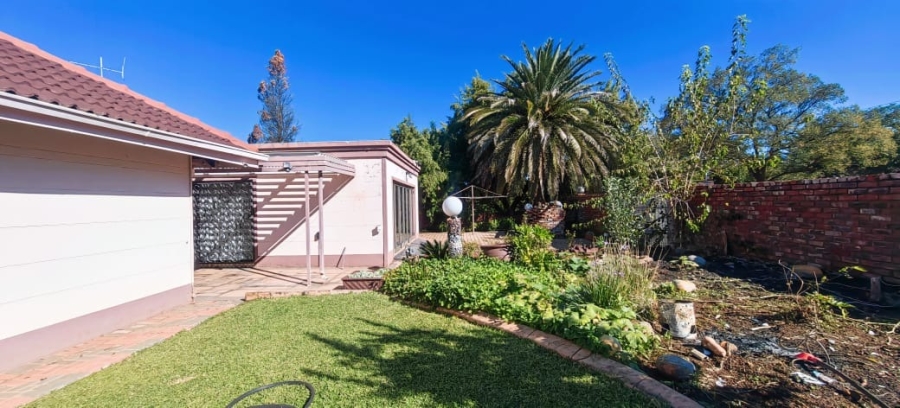 4 Bedroom Property for Sale in Miederpark North West